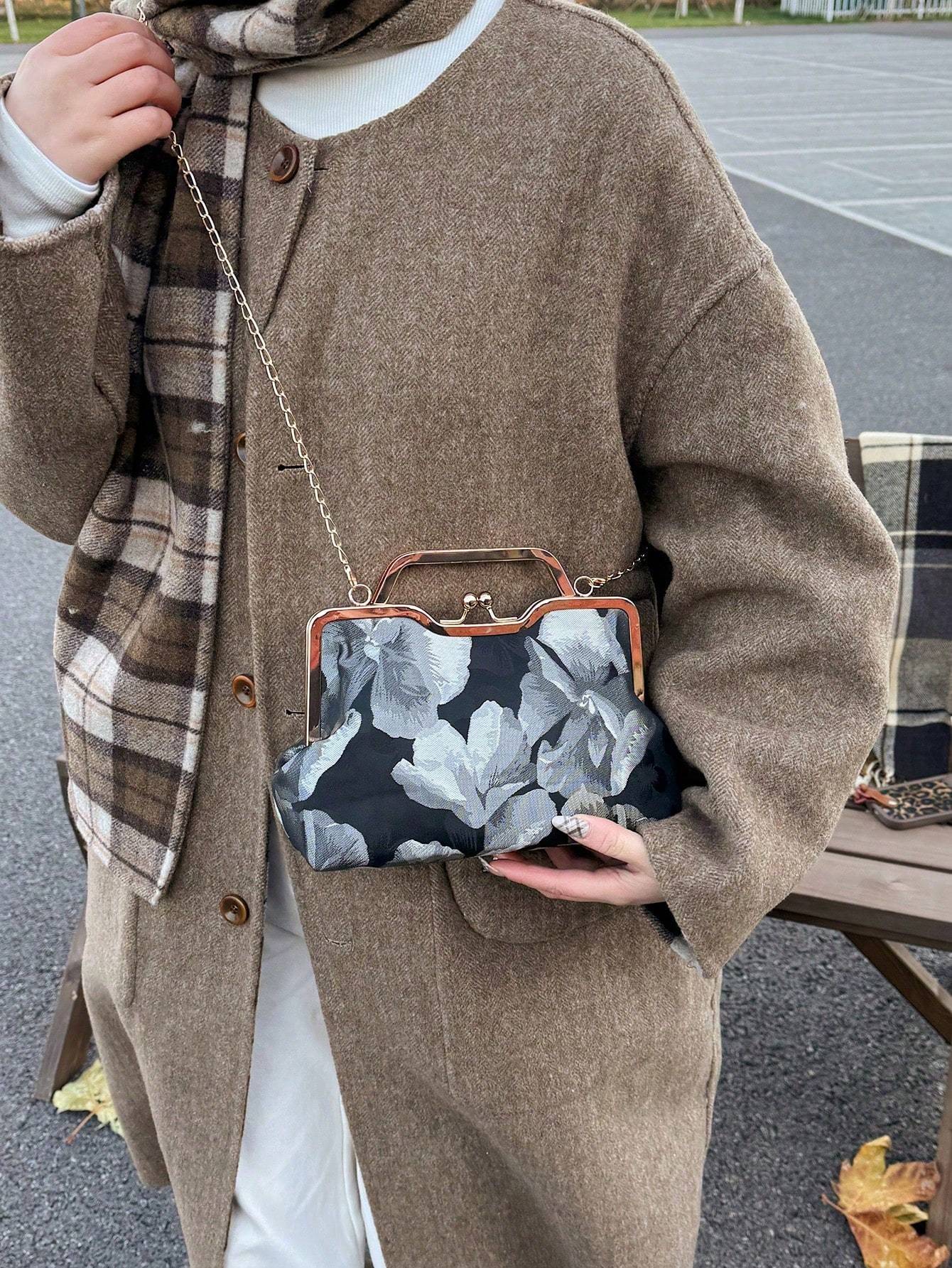 Retro Small Square Bag Handbag Crossbody Bag Cheongsam Leisure Bag Lip Clip Bag