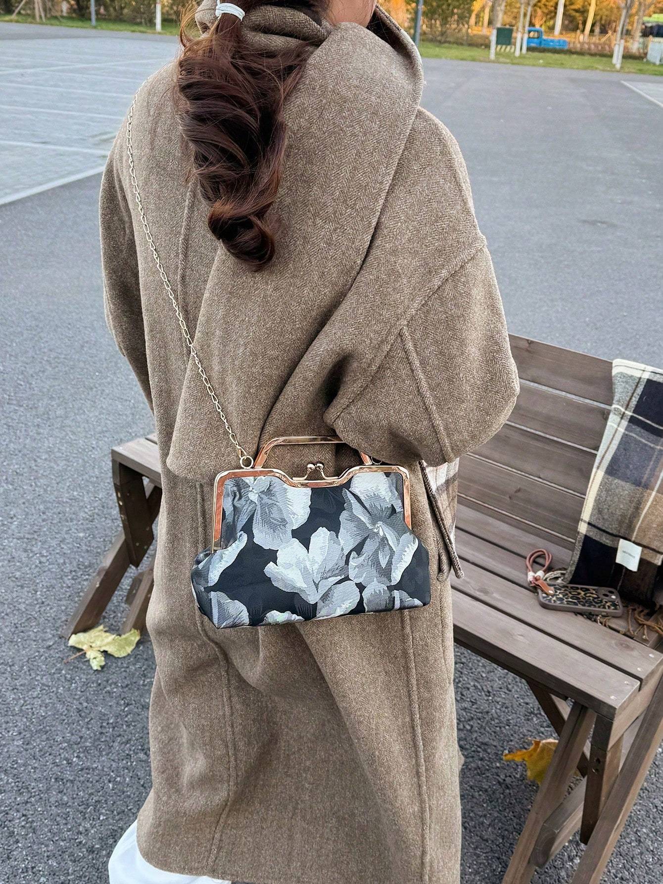 Retro Small Square Bag Handbag Crossbody Bag Cheongsam Leisure Bag Lip Clip Bag