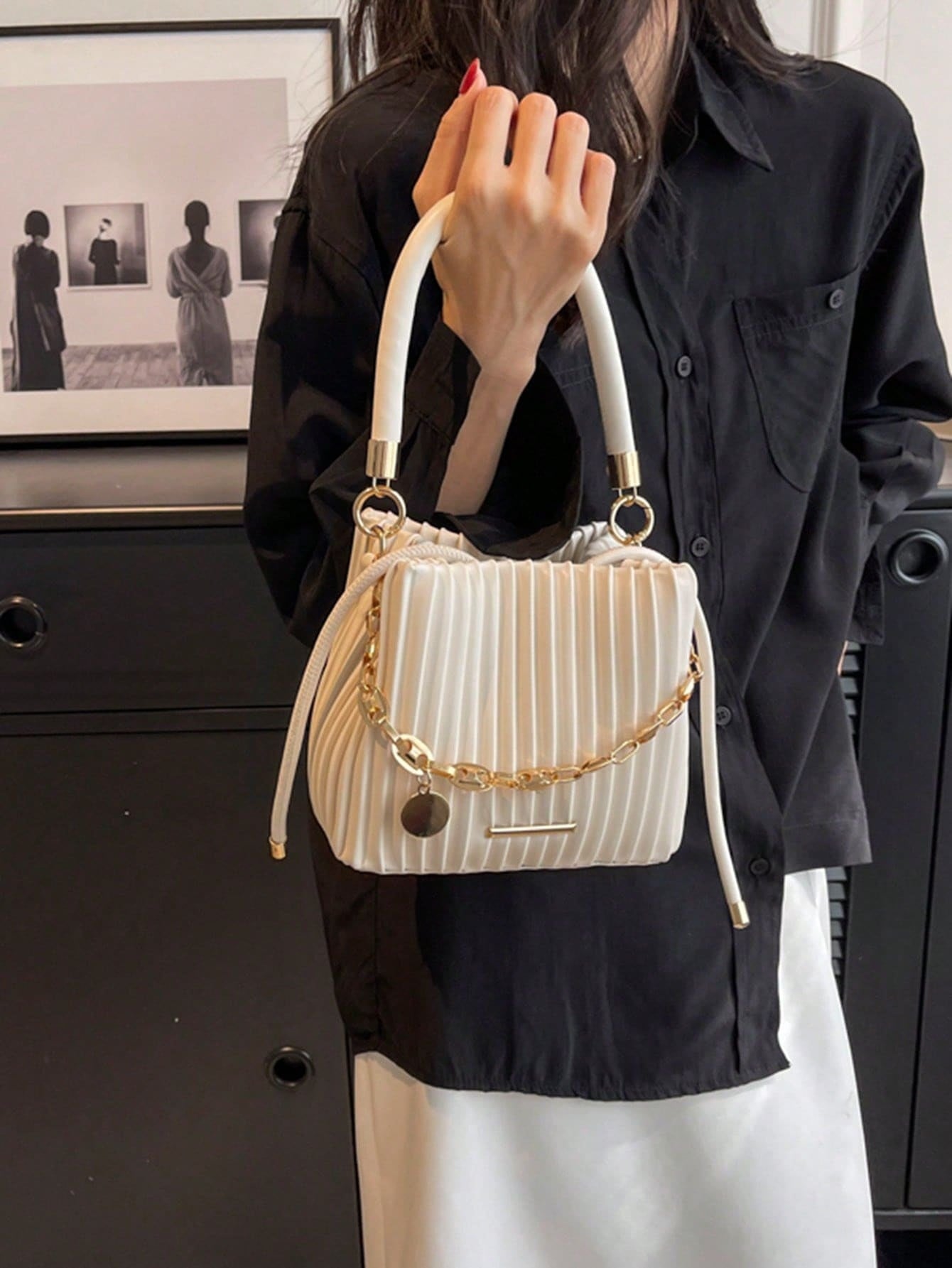 Handbag Pleated Bag Women  Fashion Chain Niche Bucket Bag Personality Shoulder Messenger Bag
